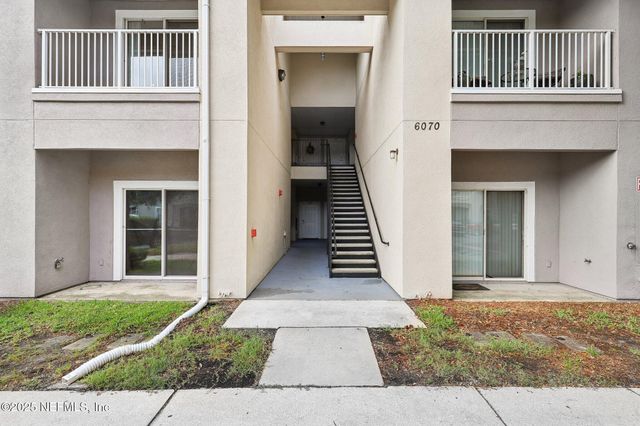 6070 MAGGIES Circle, 113, Jacksonville, FL 32244