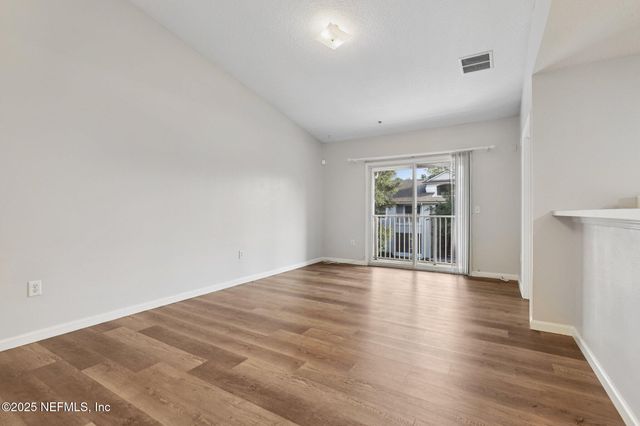 6070 MAGGIES Circle, 113, Jacksonville, FL 32244