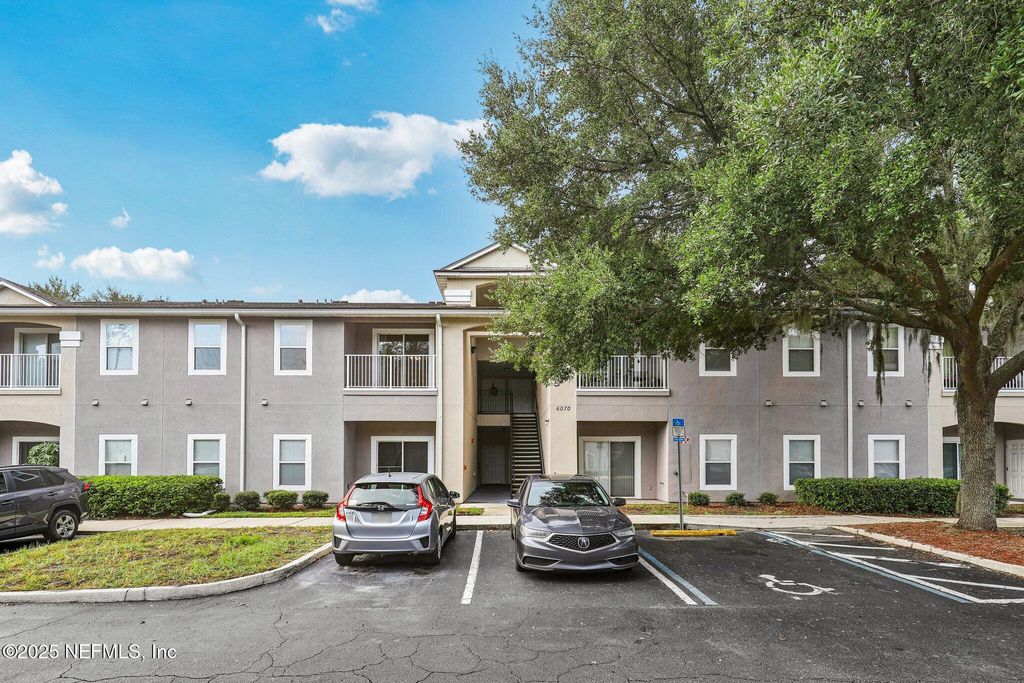 6070 MAGGIES Circle, 113, Jacksonville, FL 32244