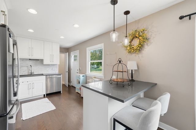 683 Sandy Lane, Des Plaines, IL 60016