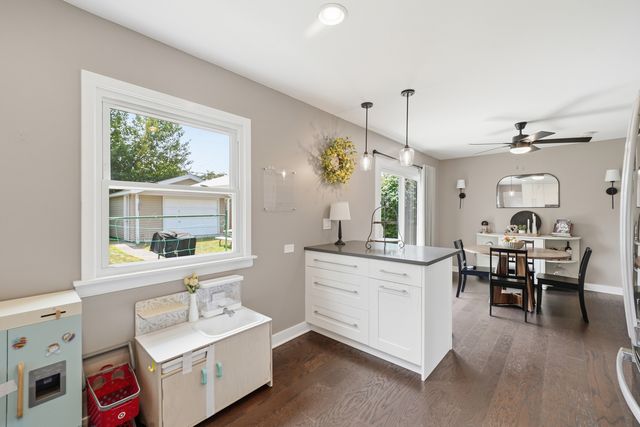 683 Sandy Lane, Des Plaines, IL 60016
