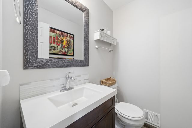 683 Sandy Lane, Des Plaines, IL 60016