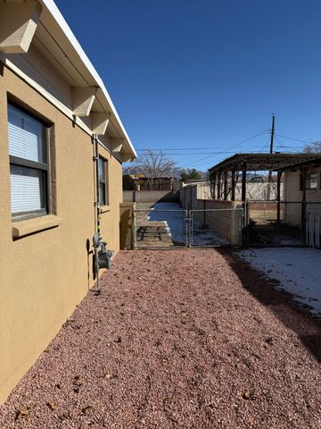 2732 Florida Street NE, Albuquerque, NM 87110