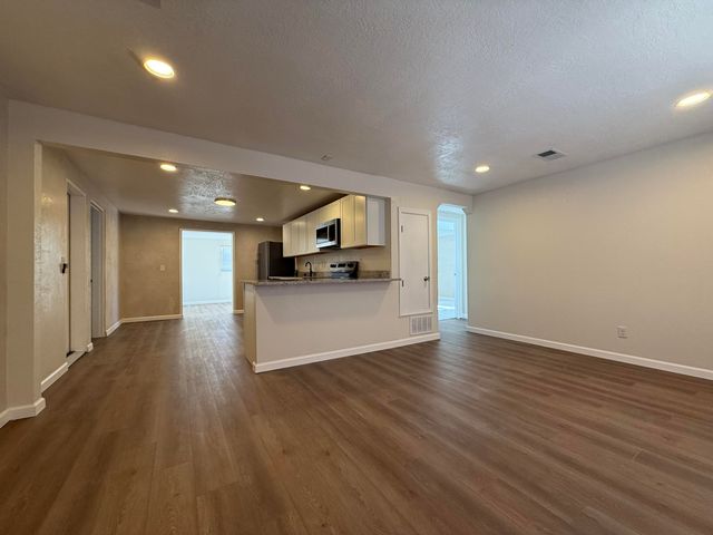 2732 Florida Street NE, Albuquerque, NM 87110
