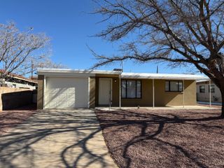 2732 Florida Street NE, Albuquerque, NM 87110