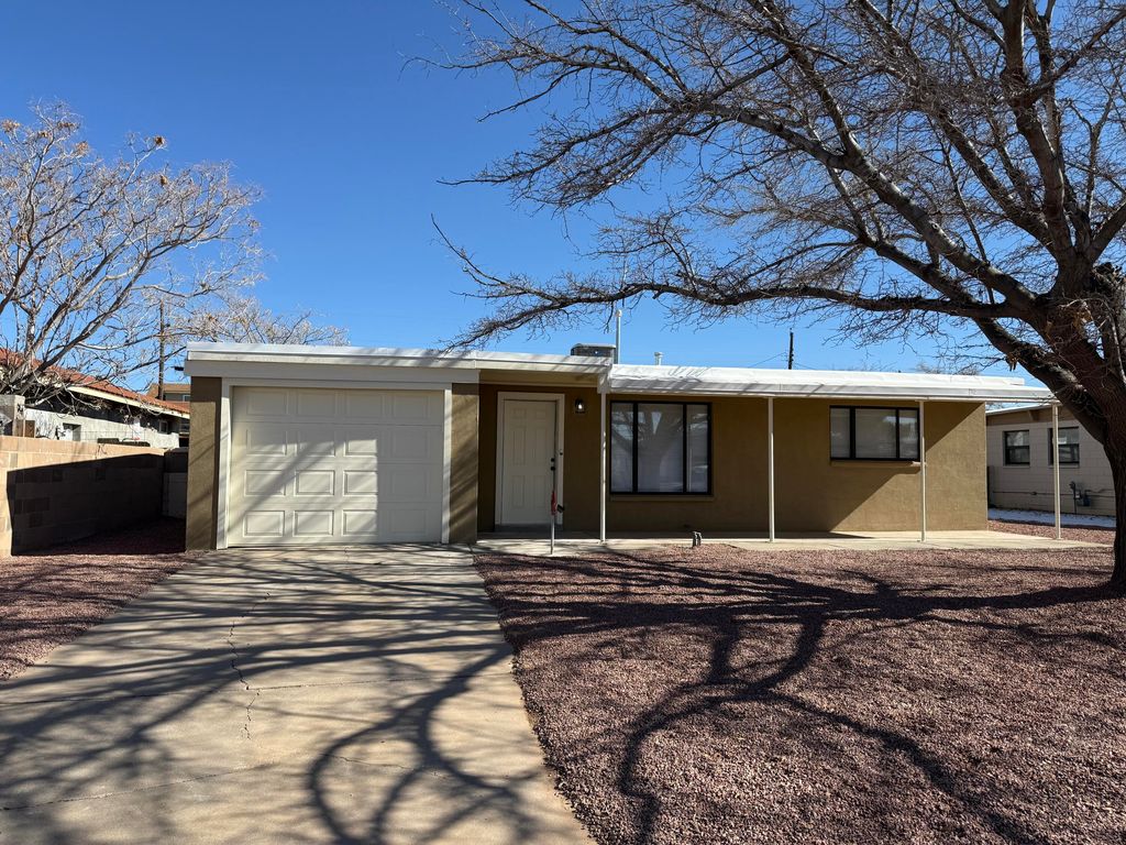 2732 Florida Street NE, Albuquerque, NM 87110