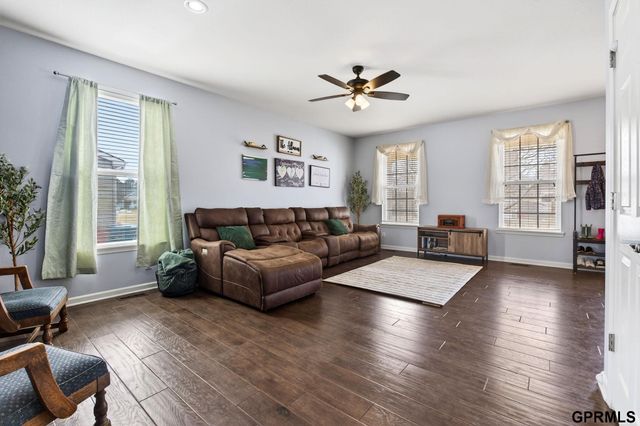 8911 S 167th Street, Omaha, NE 68136