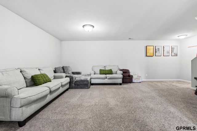 8911 S 167th Street, Omaha, NE 68136