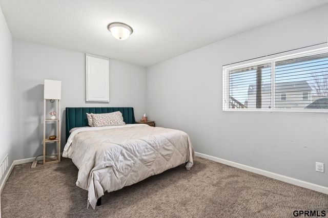 8911 S 167th Street, Omaha, NE 68136
