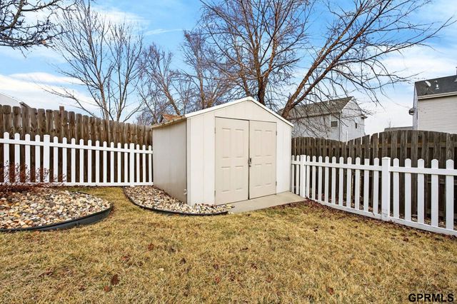 8911 S 167th Street, Omaha, NE 68136