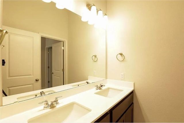 135 Horseshoe CV, Kyle, TX 78640