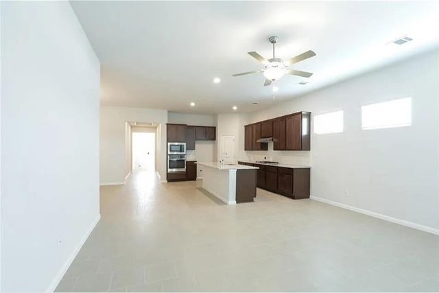 135 Horseshoe CV, Kyle, TX 78640