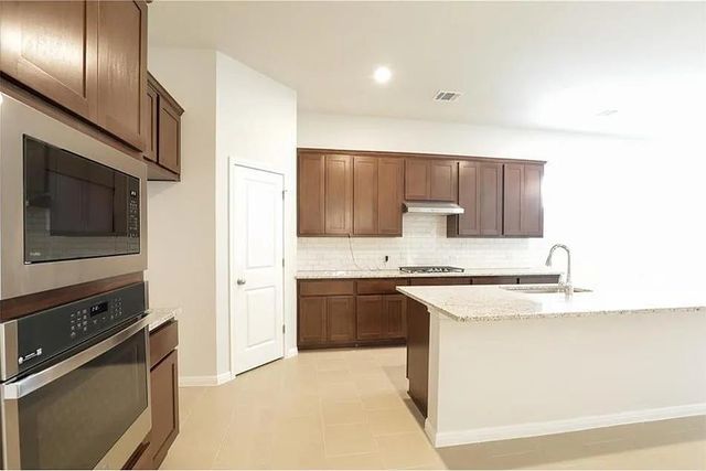 135 Horseshoe CV, Kyle, TX 78640