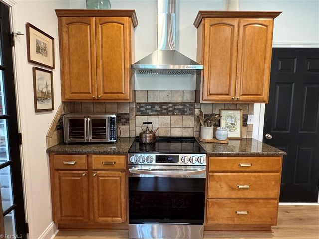 254 Raspberry Ridge Drive, Clemmons, NC 27012