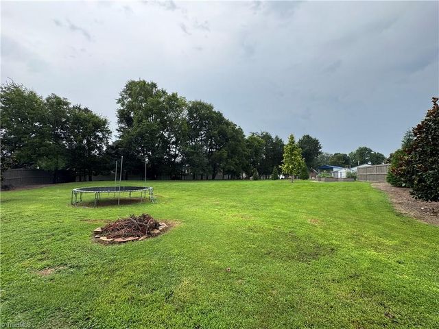254 Raspberry Ridge Drive, Clemmons, NC 27012