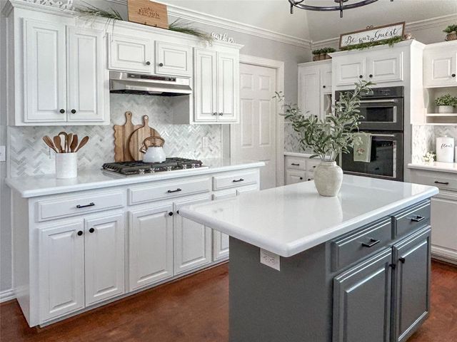 51 Orchid Court, Lake Jackson, TX 77566