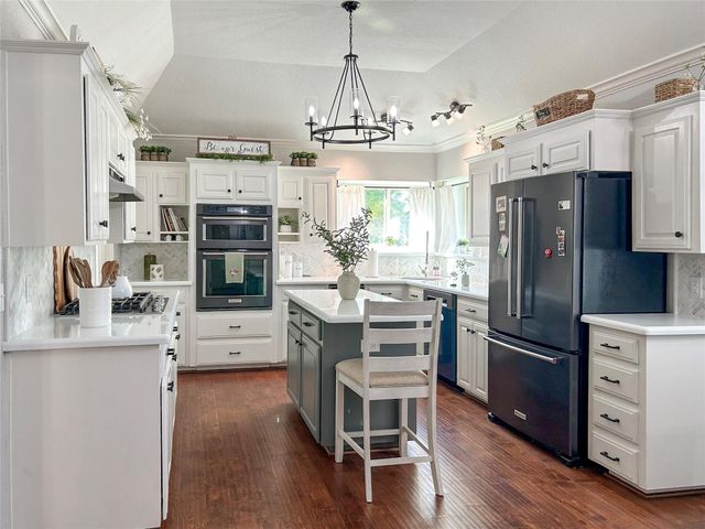 51 Orchid Court, Lake Jackson, TX 77566