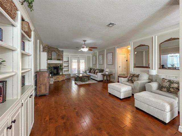 51 Orchid Court, Lake Jackson, TX 77566