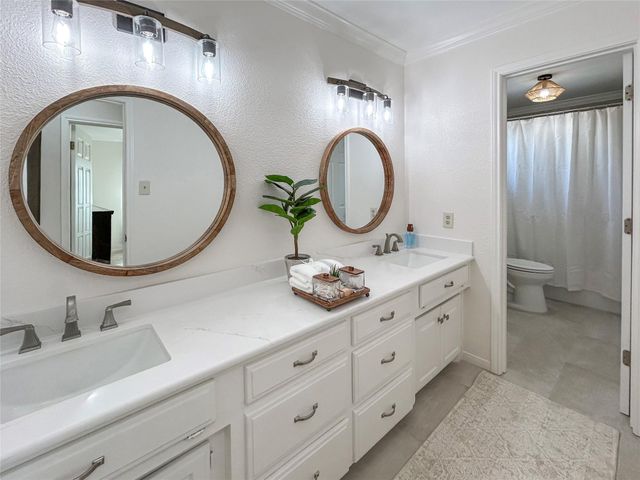 51 Orchid Court, Lake Jackson, TX 77566