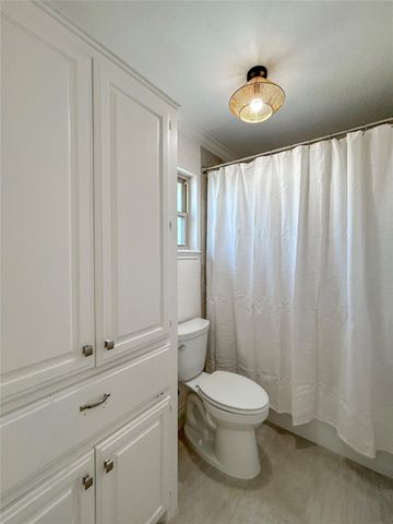 51 Orchid Court, Lake Jackson, TX 77566