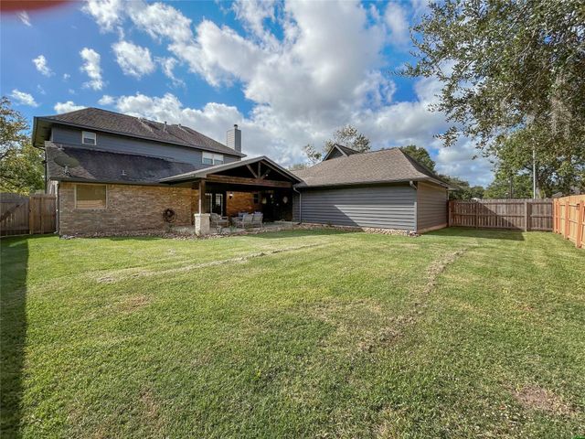 51 Orchid Court, Lake Jackson, TX 77566