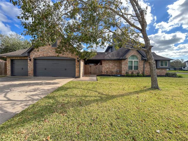 51 Orchid Court, Lake Jackson, TX 77566
