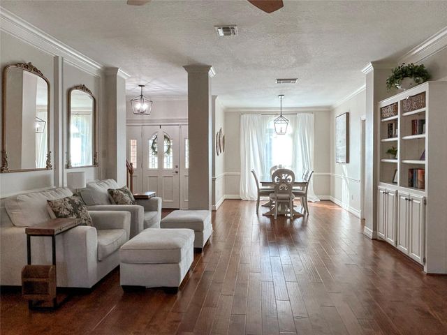 51 Orchid Court, Lake Jackson, TX 77566