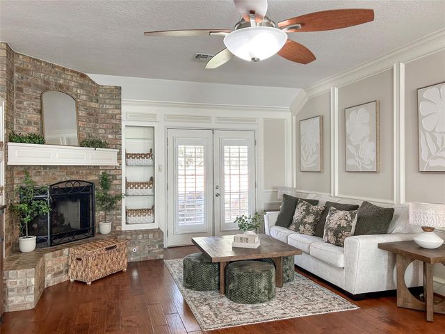 51 Orchid Court, Lake Jackson, TX 77566