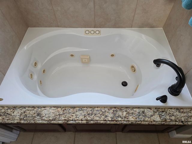 111 MIROMAR Lane, Washington, IL 61571