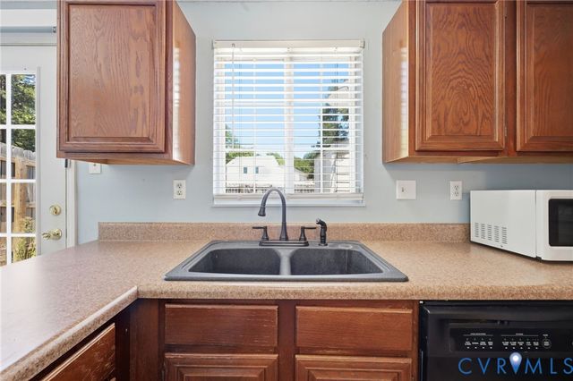 9707 Candace Ct, Glen Allen, VA 23060