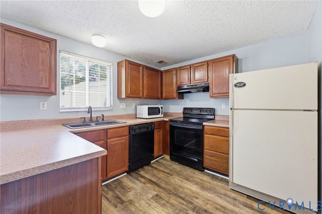 9707 Candace Ct, Glen Allen, VA 23060