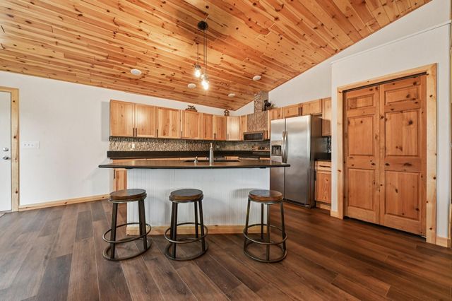 8 Hunters Creek Drive, Huntsville, TX 77340