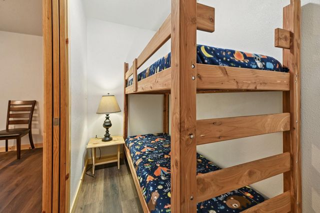 8 Hunters Creek Drive, Huntsville, TX 77340