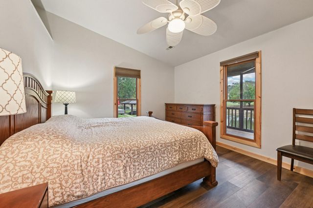 8 Hunters Creek Drive, Huntsville, TX 77340