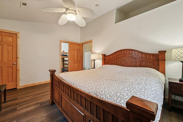 8 Hunters Creek Drive, Huntsville, TX 77340