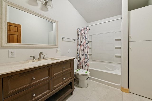 8 Hunters Creek Drive, Huntsville, TX 77340