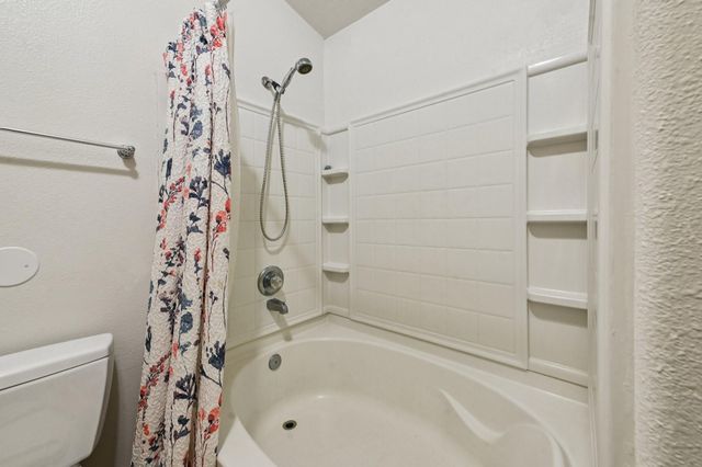 8 Hunters Creek Drive, Huntsville, TX 77340