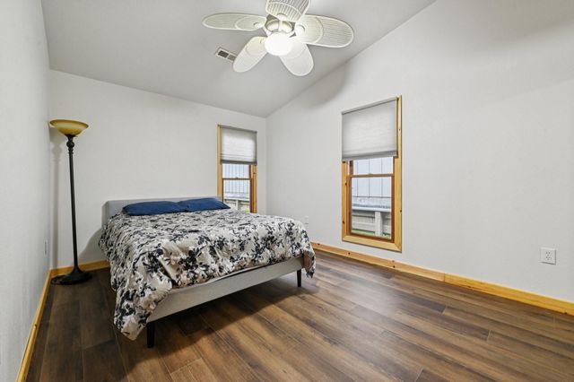 8 Hunters Creek Drive, Huntsville, TX 77340