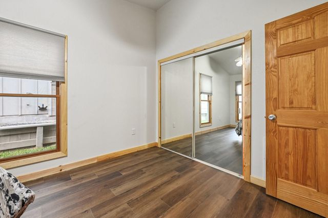 8 Hunters Creek Drive, Huntsville, TX 77340