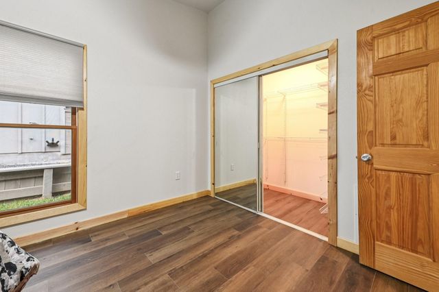 8 Hunters Creek Drive, Huntsville, TX 77340