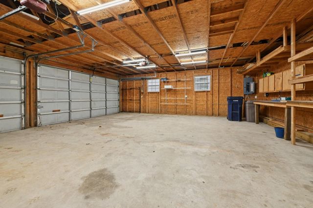 8 Hunters Creek Drive, Huntsville, TX 77340