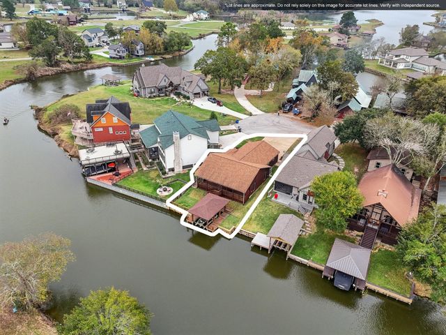 8 Hunters Creek Drive, Huntsville, TX 77340