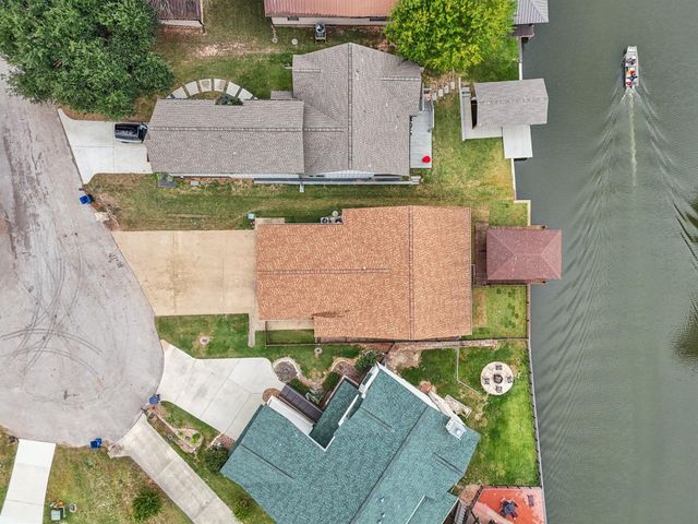 8 Hunters Creek Drive, Huntsville, TX 77340