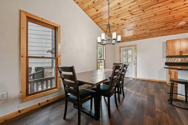 8 Hunters Creek Drive, Huntsville, TX 77340