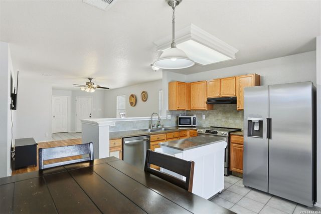 215 Adelaide Oaks, San Antonio, TX 78249