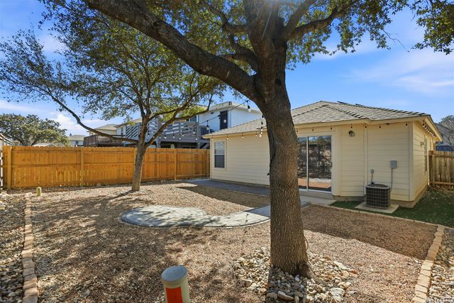 215 Adelaide Oaks, San Antonio, TX 78249