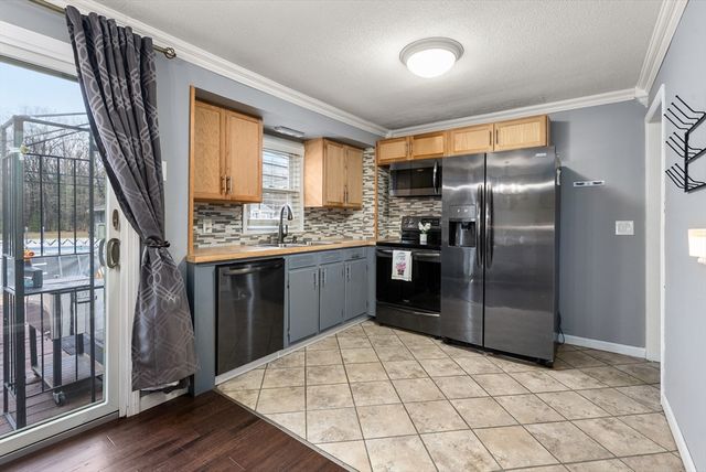 19 New Ludlow Rd, Granby, MA 01033