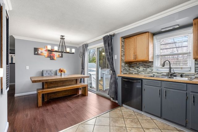 19 New Ludlow Rd, Granby, MA 01033