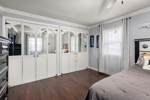 19 New Ludlow Rd, Granby, MA 01033