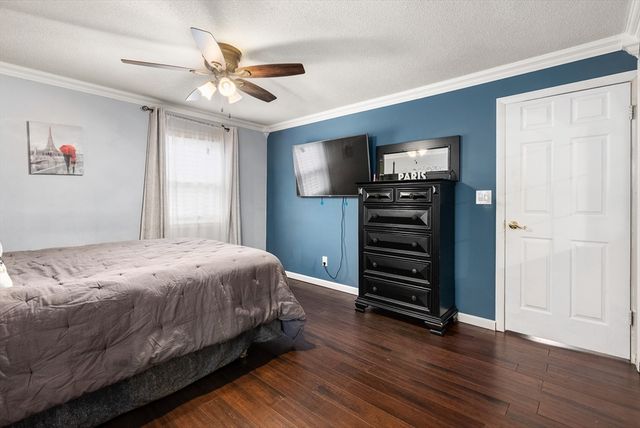 19 New Ludlow Rd, Granby, MA 01033